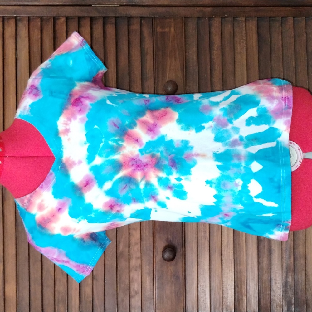 🌷 Ladies Tie-Dye Shirt